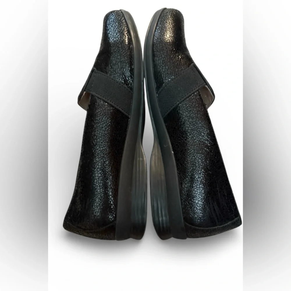 Dansko Addy women’s 40 (9-9.5) crackle black leather slip on loafers